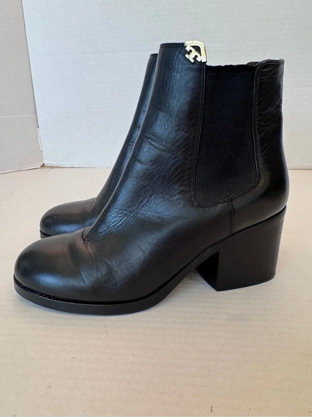 Tory Burch Nicola Boots Womens 8M Black Leather Chelsea Block Heel Elegant Edgy